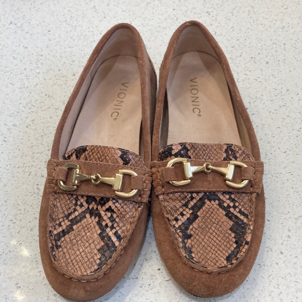 Vionic suede loafers size 6